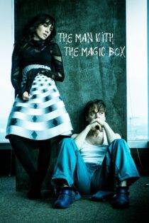 دانلود فیلم The Man with the Magic Box 2017 بدون سانسور با پخش آنلاین دانلود فیلم The Man with the Magic Box 2017 بدون سانسور با پخش آنلاین